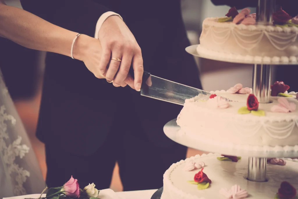 wedding cake cutting