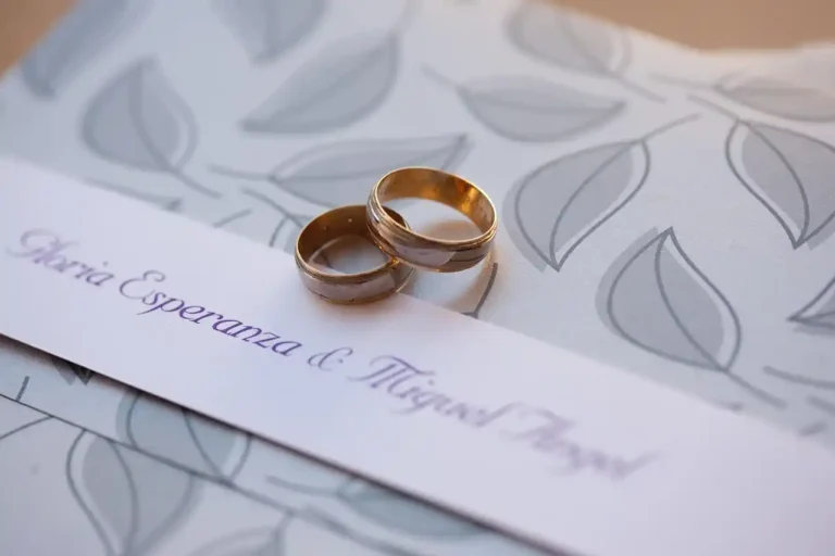 What to Write in a Wedding Card
